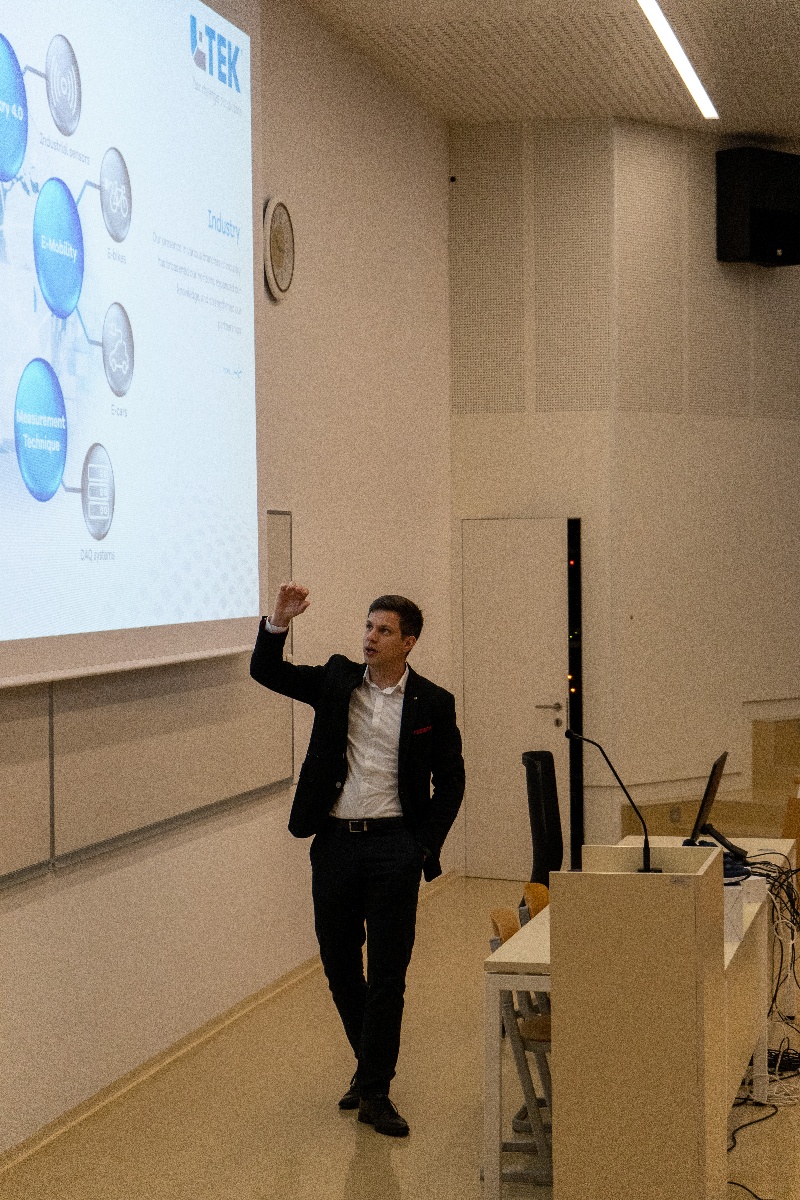 Autor: Marcel Hrovatič