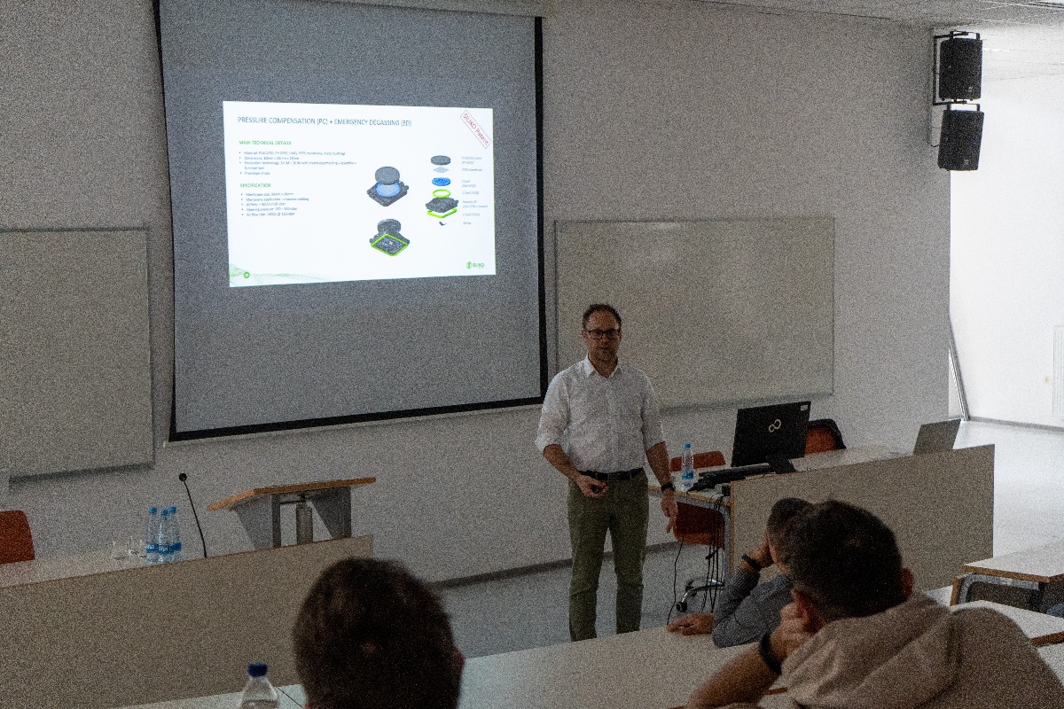 Autor: Marcel Hrovatič